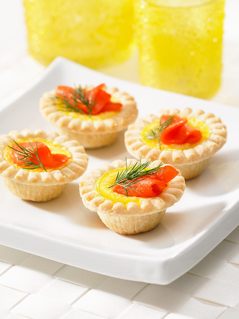 Mini tarts with smoked salmon