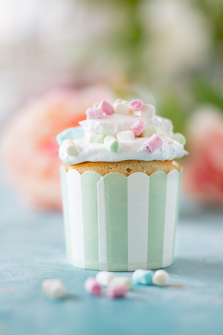 A marshmallow cupcake for a party