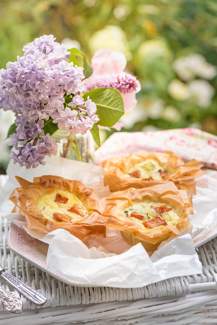 Mini filo pastry quiches with sweet potatoes and cabbage for a summer picnic