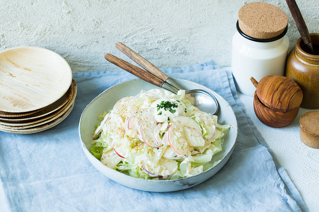 Steamed pointed cabbage and apple salad