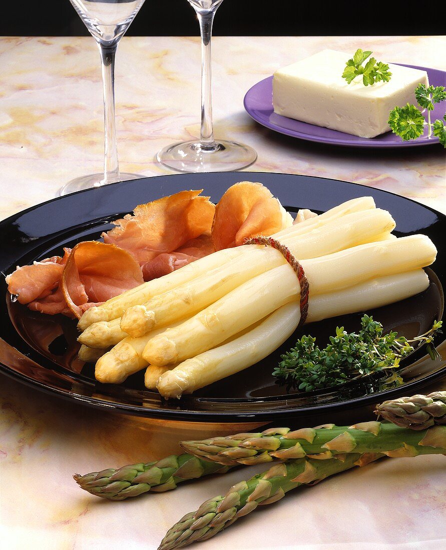 White Asparagus with Ham Slices