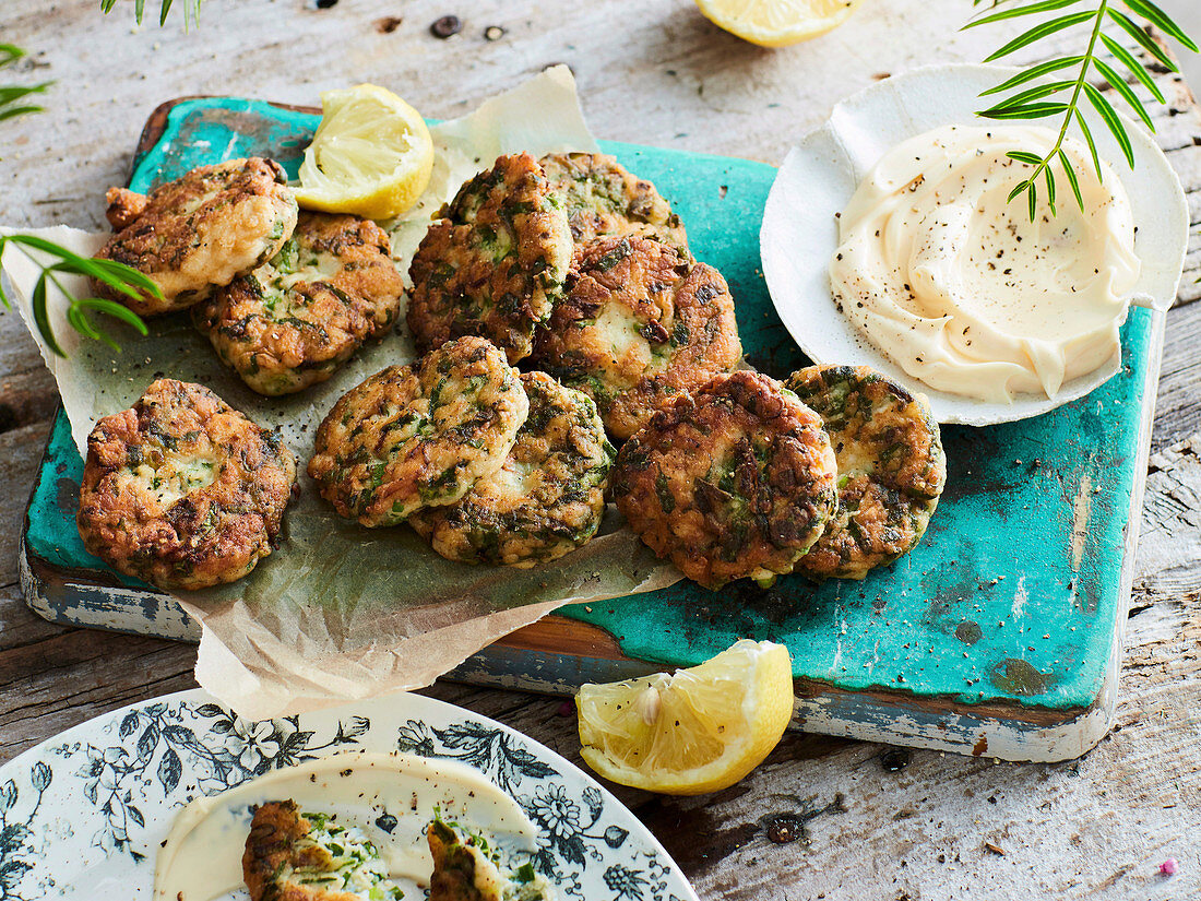 Crab herb cakes with mayonnaise