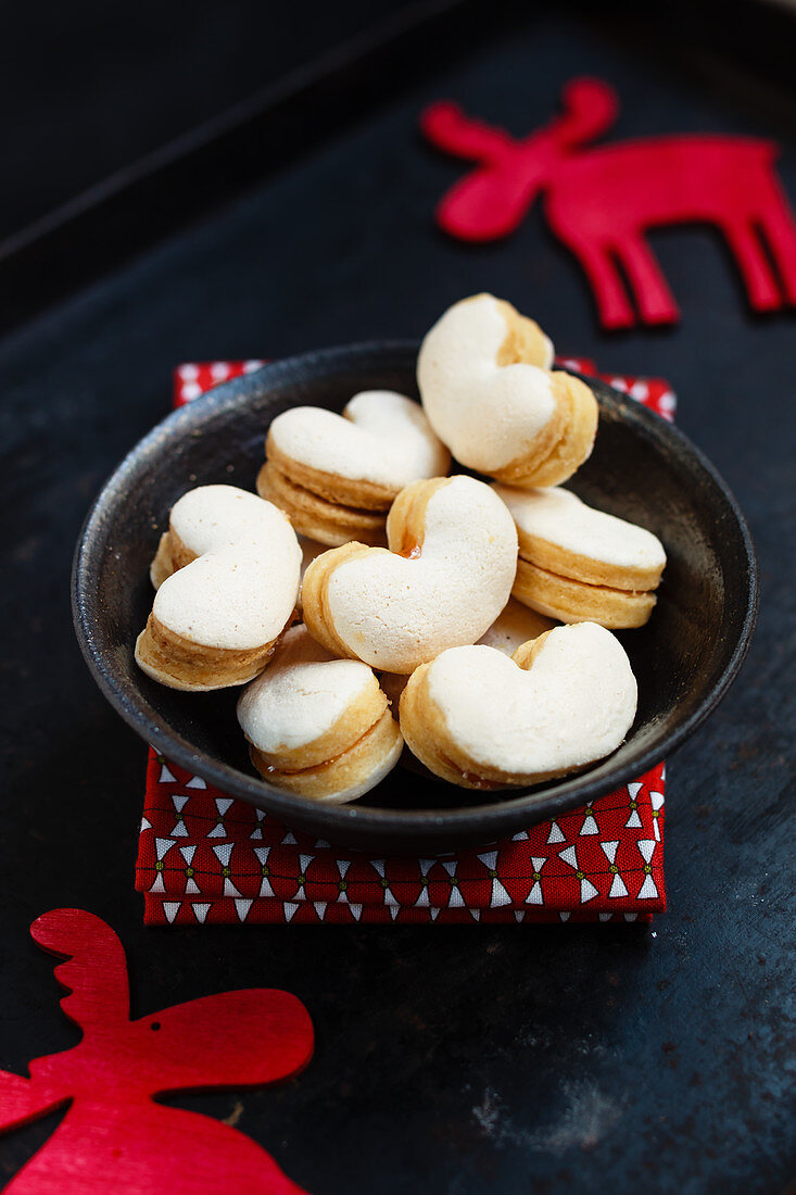 Baiserplätzchen mit Marmeladenfüllung (Weihnachten)