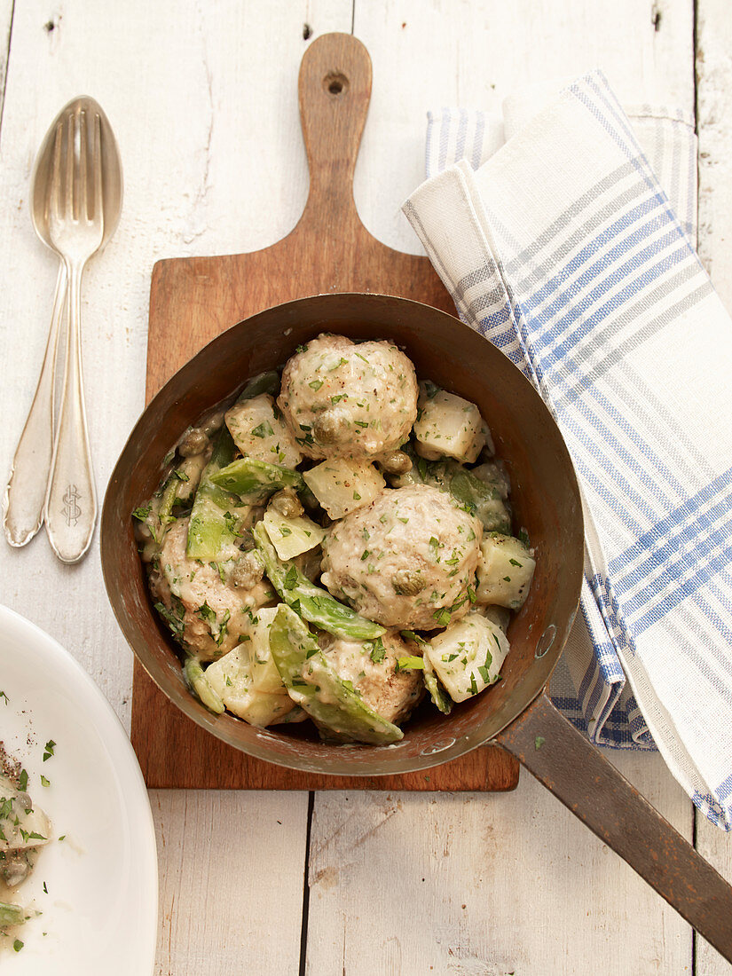 Königsberger Klopse (meatballs in white sauce with capers) with turnips and mangetout