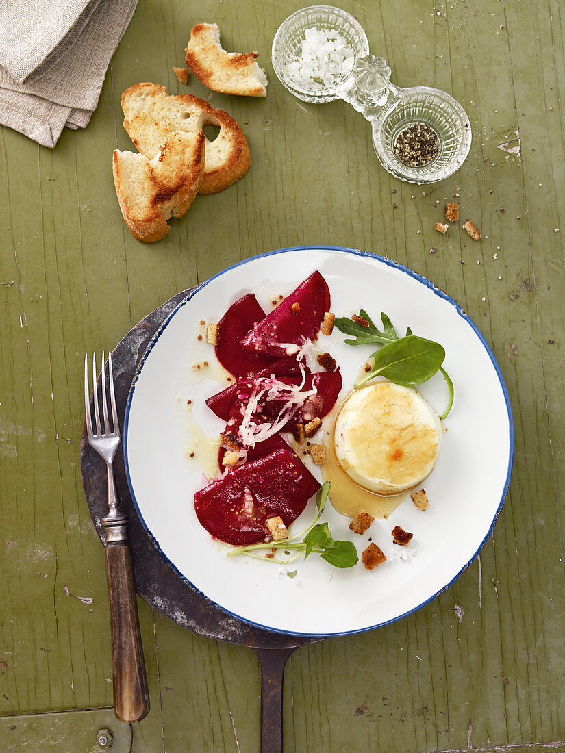 Beetroot carpaccio with warm goat's cheese