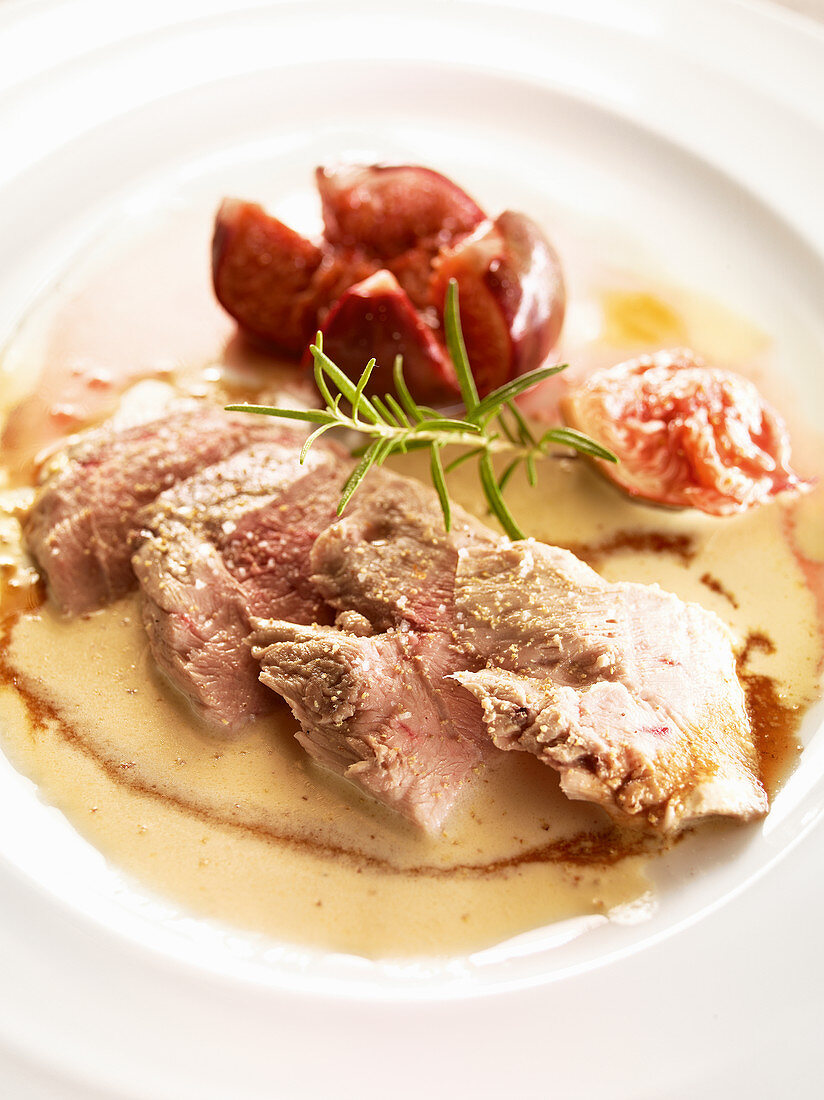 Pheasant breast fillet with rosemary figs