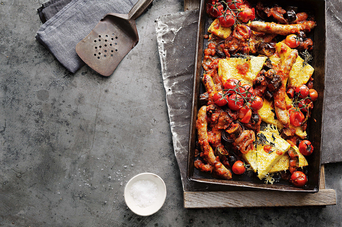 Griessgnocchi mit italienischer Wurst, Rispentomaten und Oliven