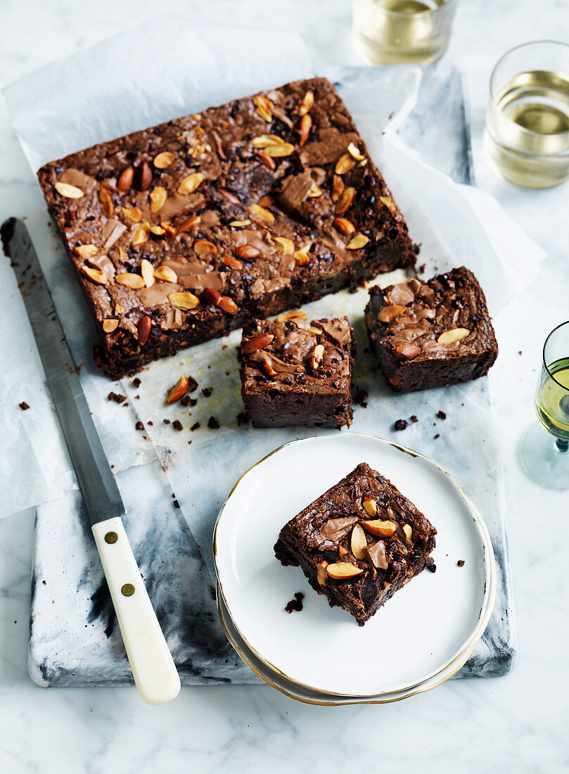 Schokoladen-Malz-Brownies mit Mandeln