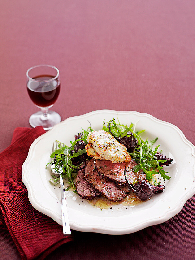 Rosmarin-Lammsteak mit Halloumi und Rote Bete