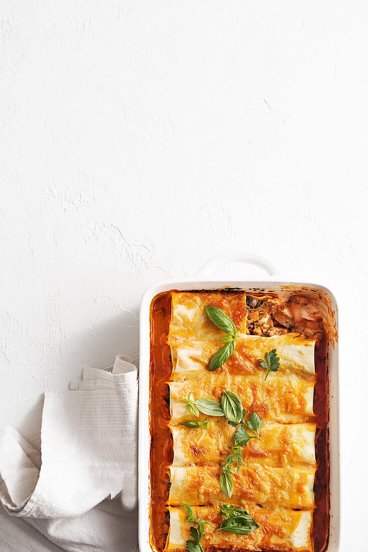 Vegetarian cannelloni with mushrooms, cauliflower and tomato sauce
