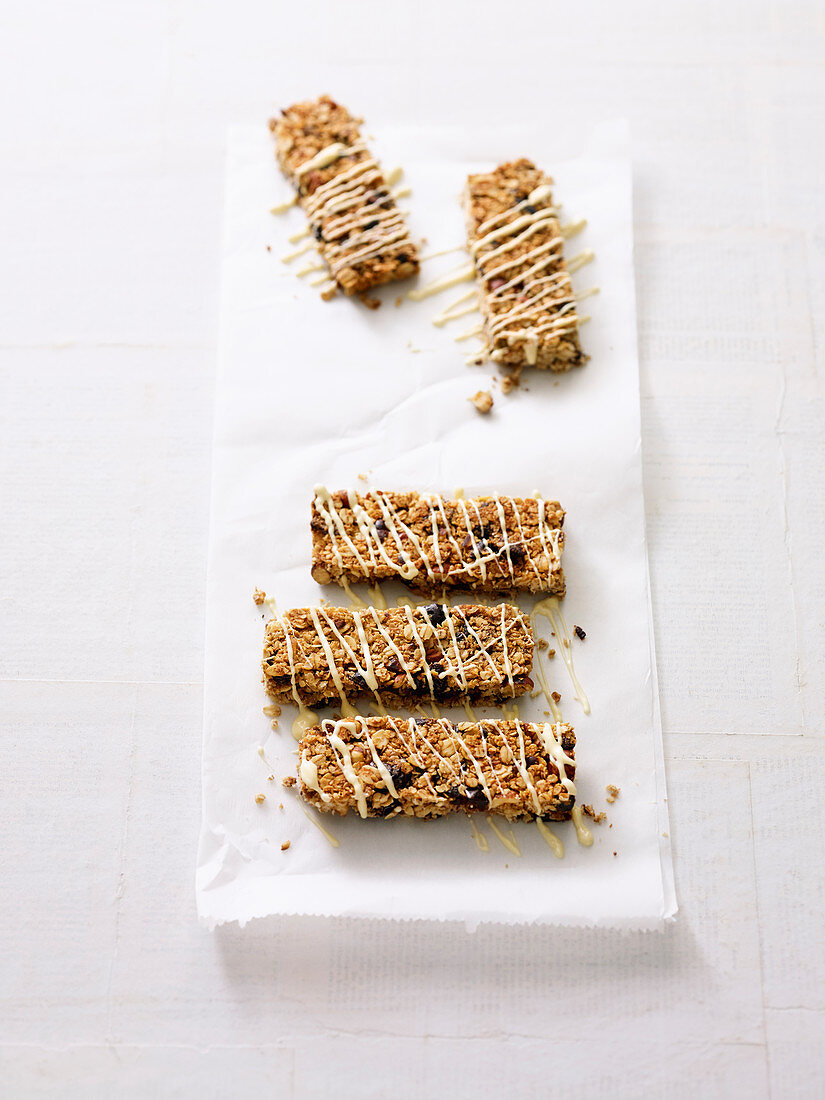 Oat bars with cherries and coconut