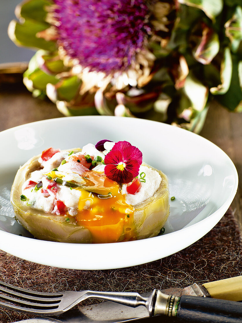 Stuffed artichoke hearts with polenta and a poached egg