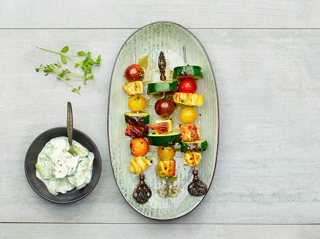 Vegetable halloumi skewers with tzatziki (low carb)