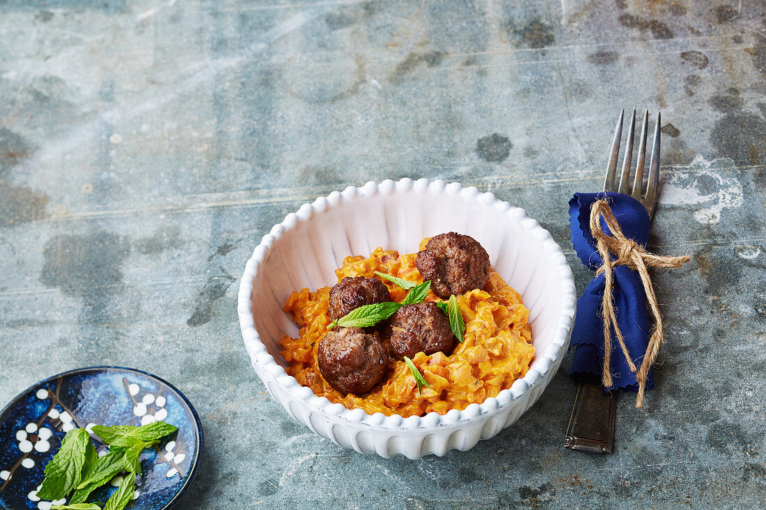 Turmeric vegetables with meatballs
