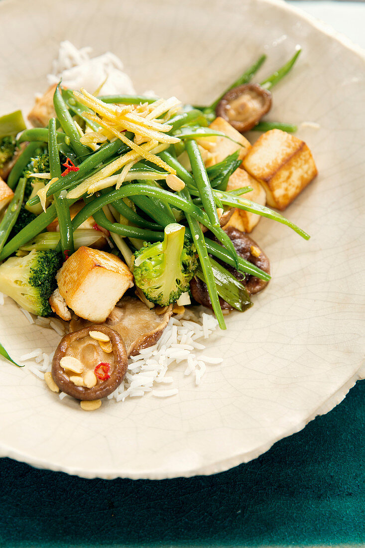 Tofu mit Brokkoli-Bohnen-Gemüse