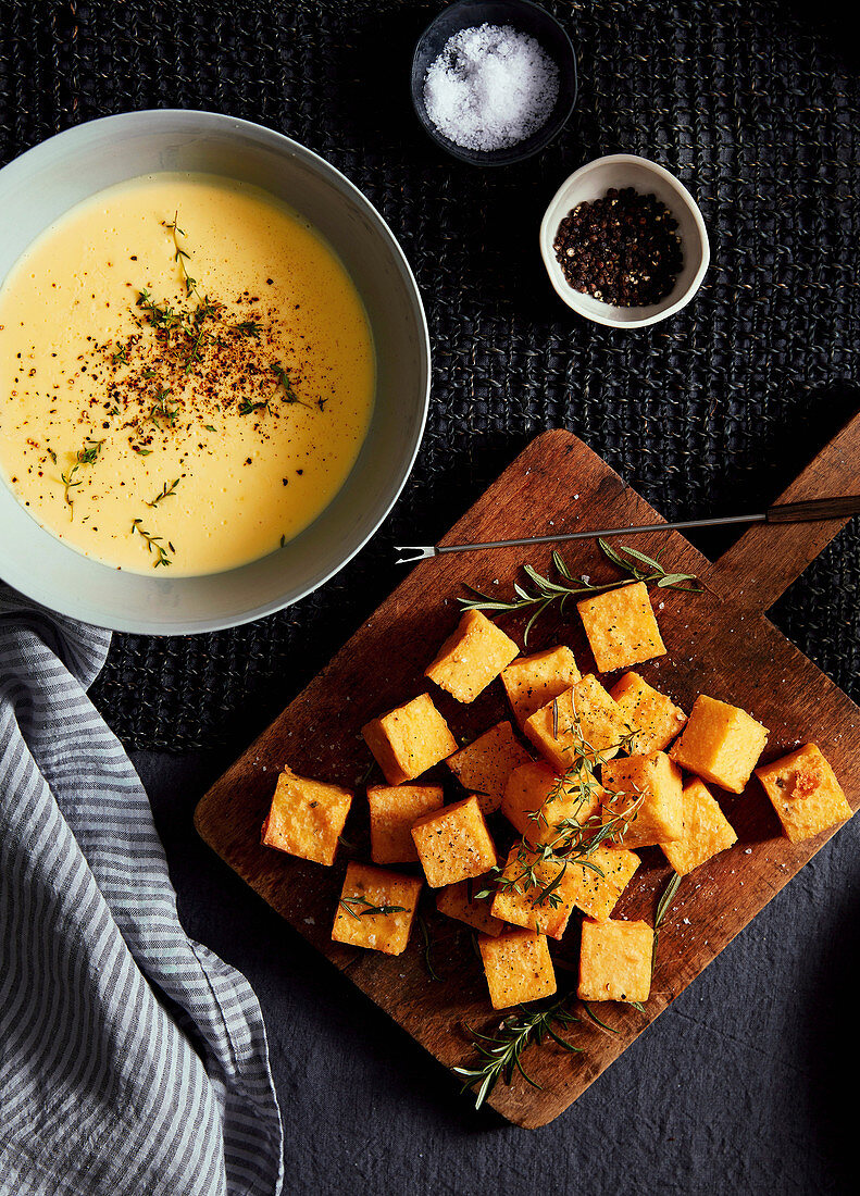 Knuspriges Polenta-Fondue (Aufsicht)