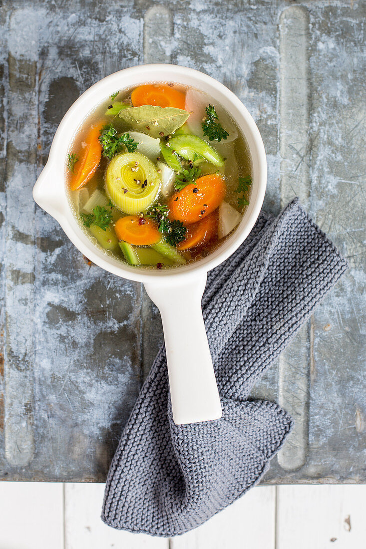 Bone broth with vegetables (low GL)