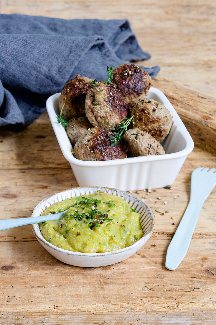 Game meatballs 'to take away' with herb hummus (low GL)