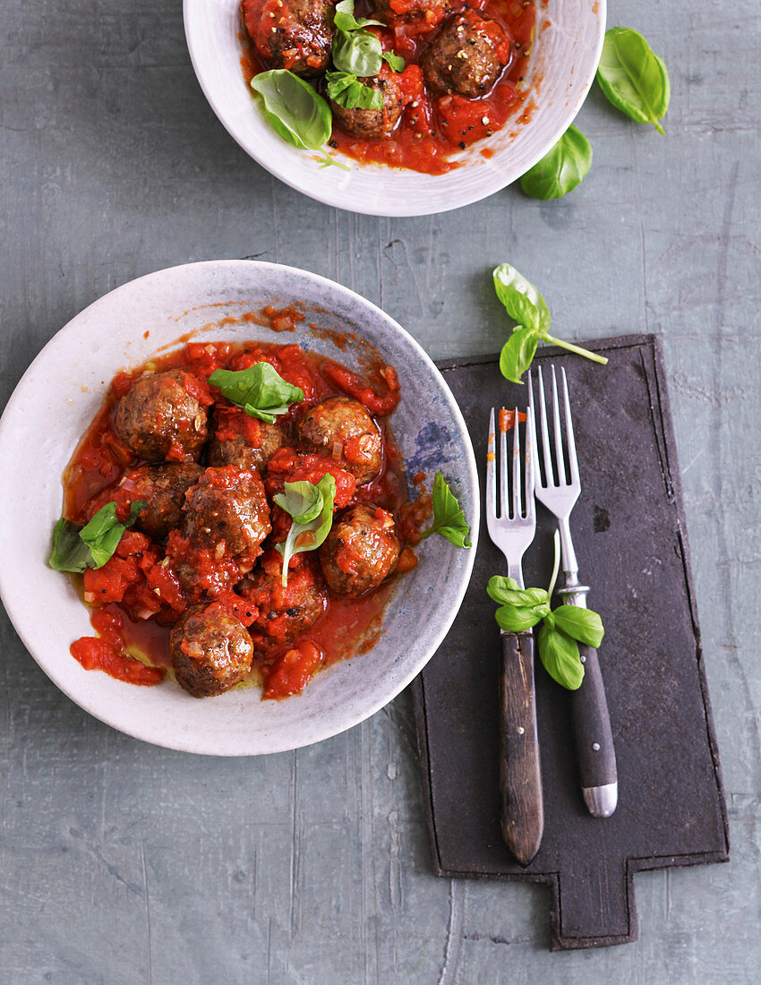 Hackbällchen in Tomatensauce (Low Carb)