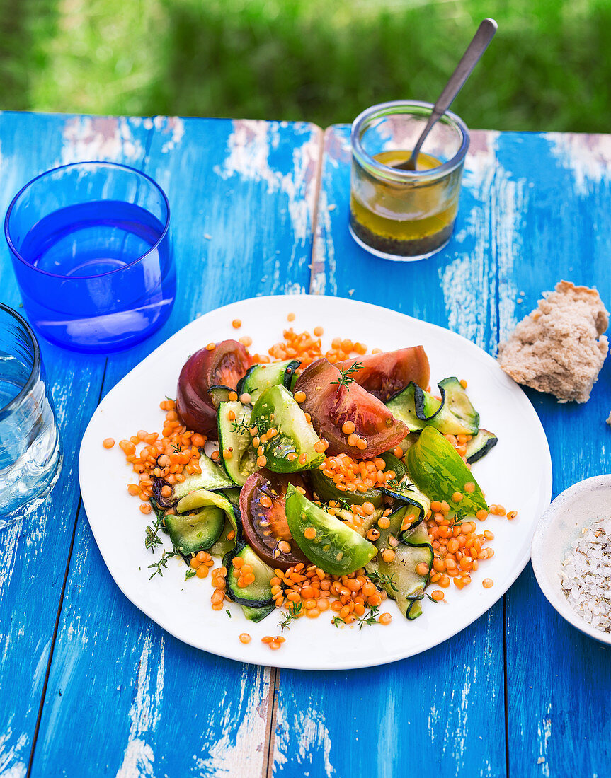 Red lentil salad with colourful tomatoes