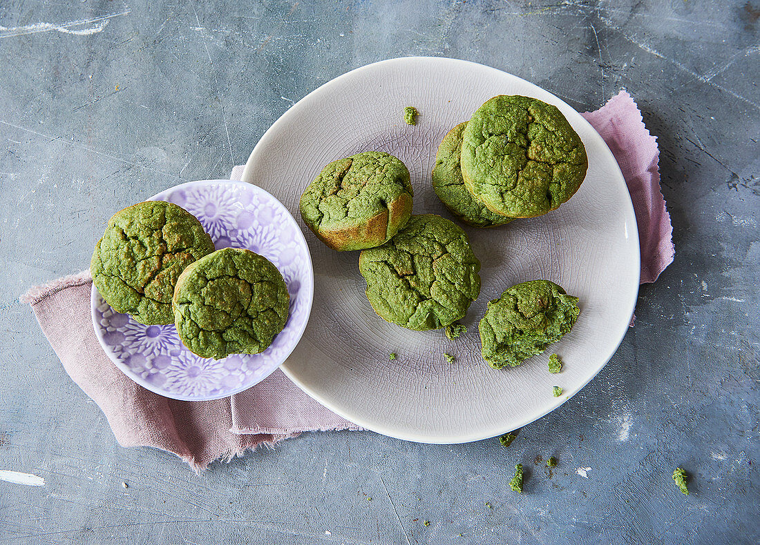 Sugar-free green muffins with spinach and bananas