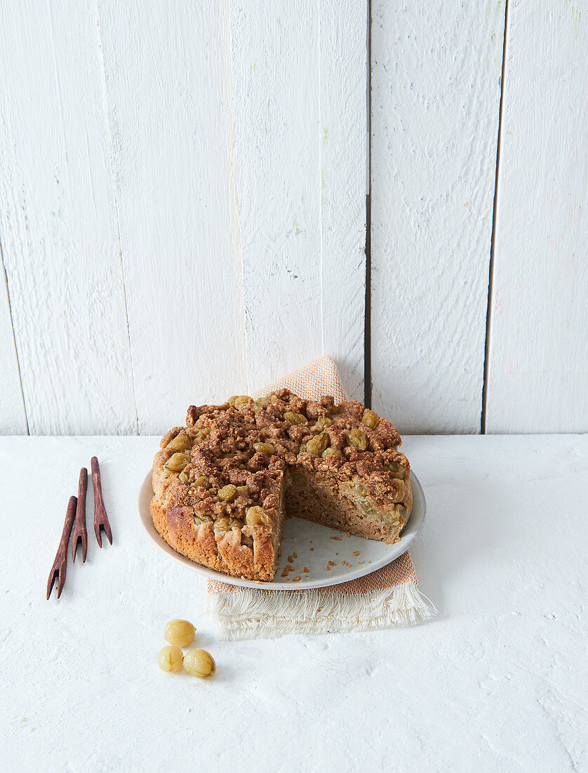 Sugar-free gooseberry crumble cake