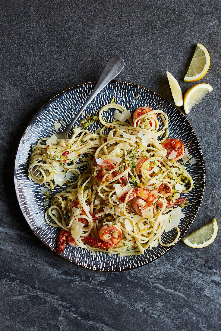 Linguine with prawns and spicy lemon oil