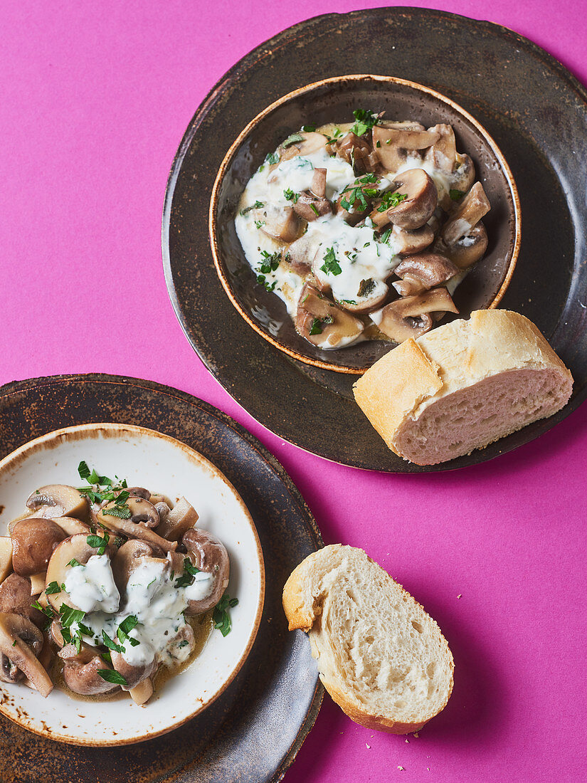 Mushrooms in garlic sauce