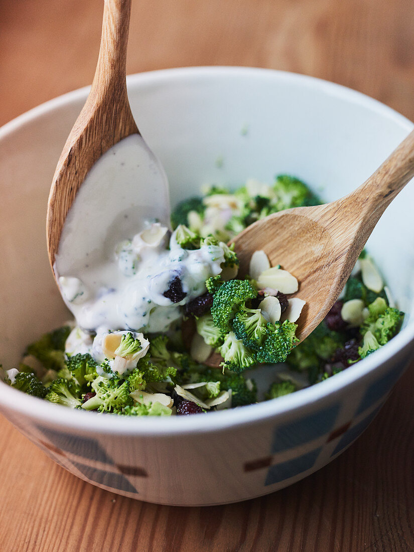 Broccoli coleslaw with cranberries and yoghurt dressing