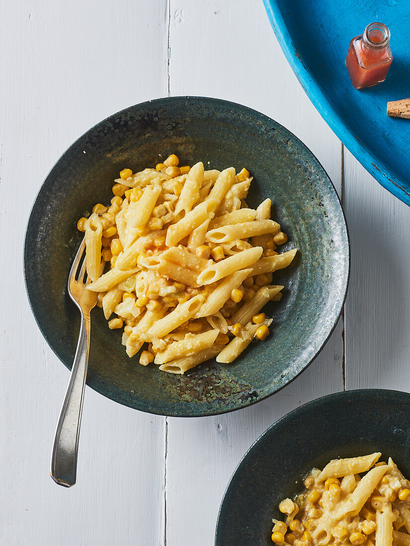 Pasta with sweetcorn and sour cream