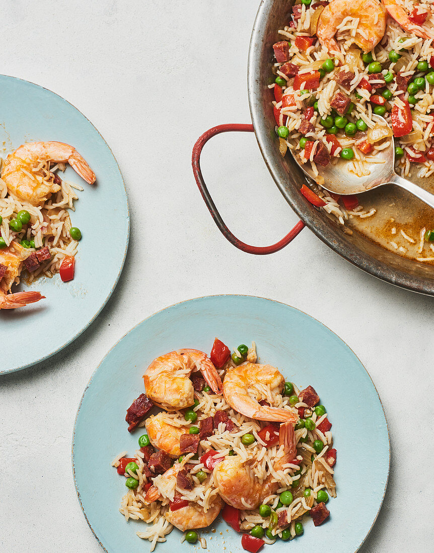 Quick paella with prawns