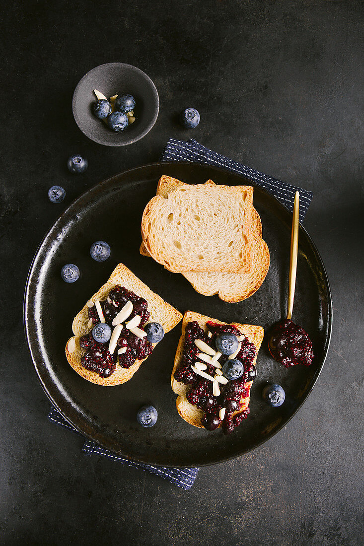 Melba toast with healthy blackberry and chia seed jam