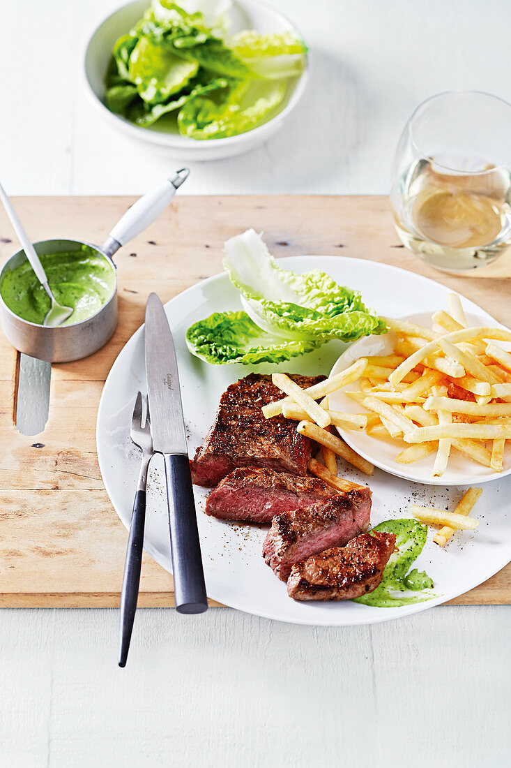 Steak and chips with bearnaise mayonnaise