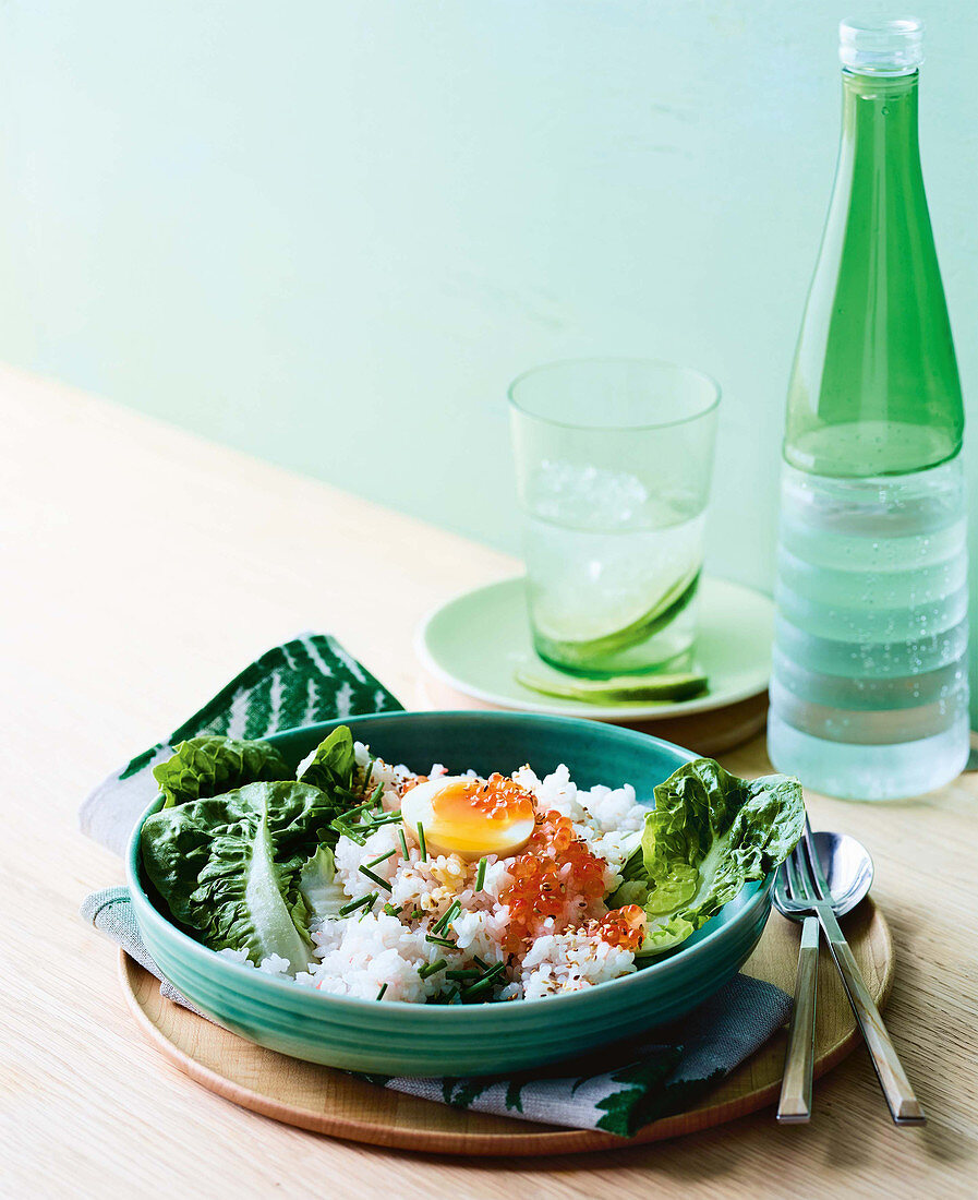 Ei und Ingwer-Reis mit Lachskaviar