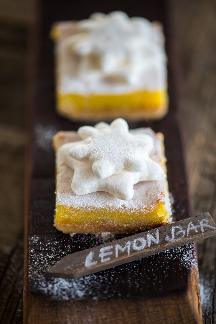 Lemon Bars (Zitronenschnitte) mit Marshmallow-Sternen