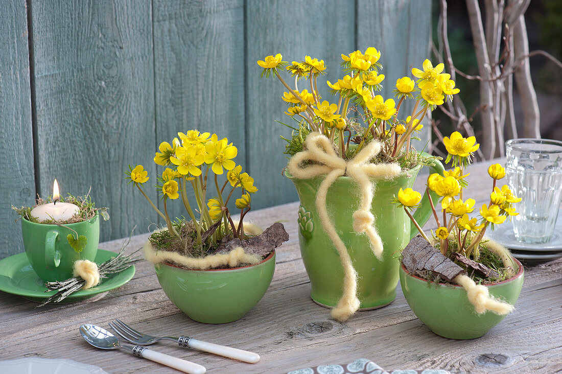 Winter warmers in green ceramic as table decorations