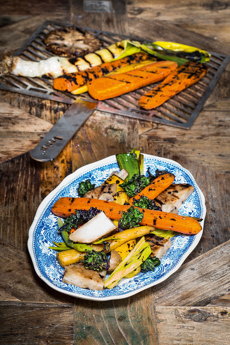 Grillgemüse aus Sellerie, Möhren, Champignons und Flower Sprouts