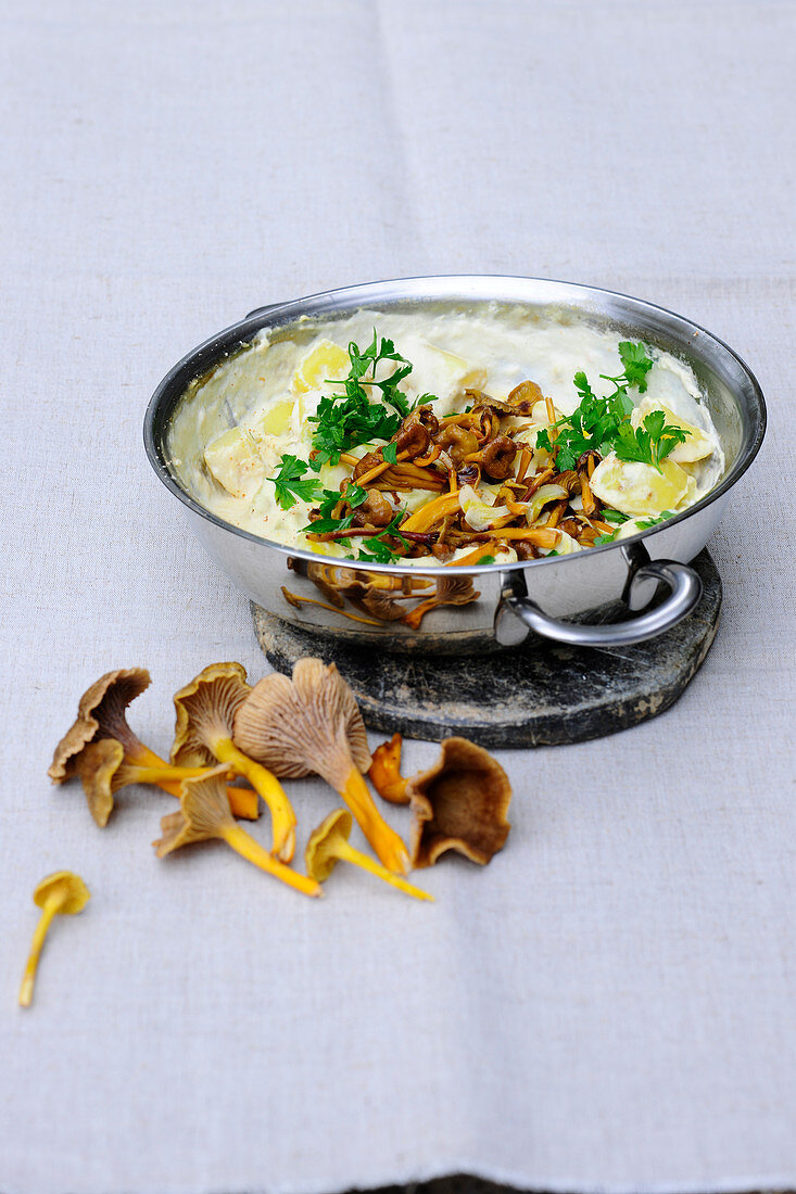 Creamy potatoes with funnel chanterelles