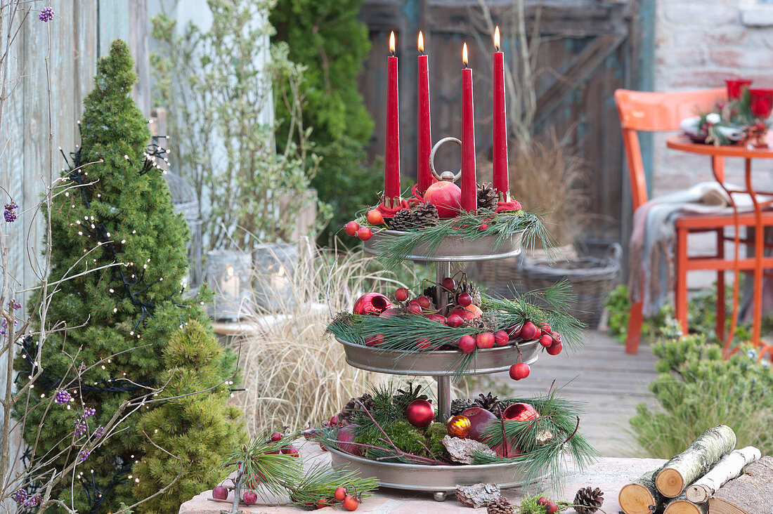 Etagere decorated as Advent wreath