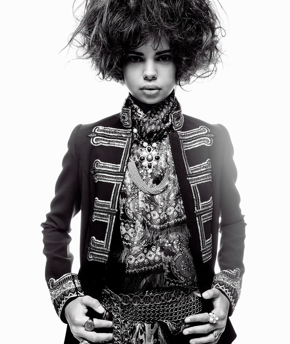 Junge Frau in Jacke mit Stickerei (Jimi Hendrix - Remake)