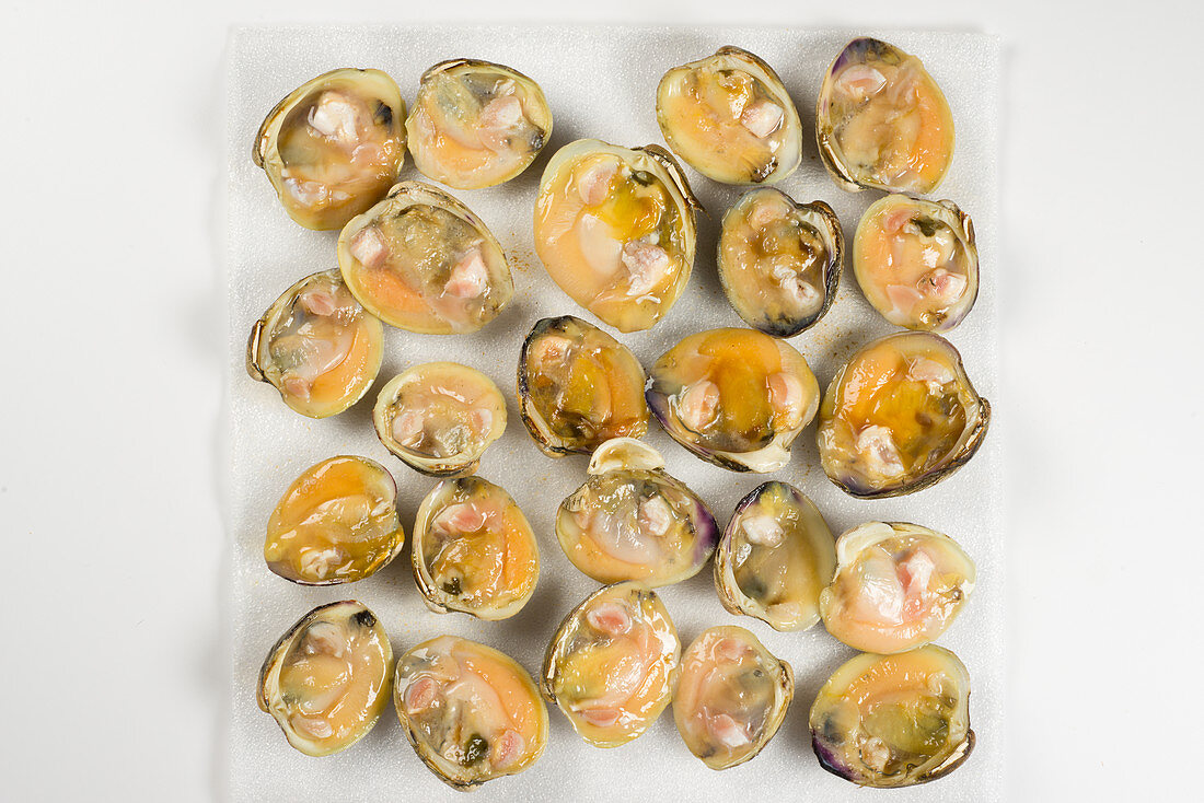 Fresh clams, halved