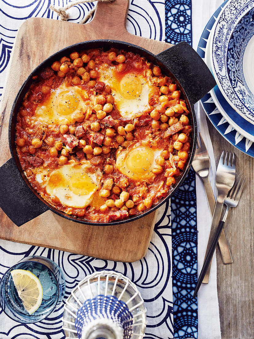 Spicy chickpeas with Sopressata and eggs