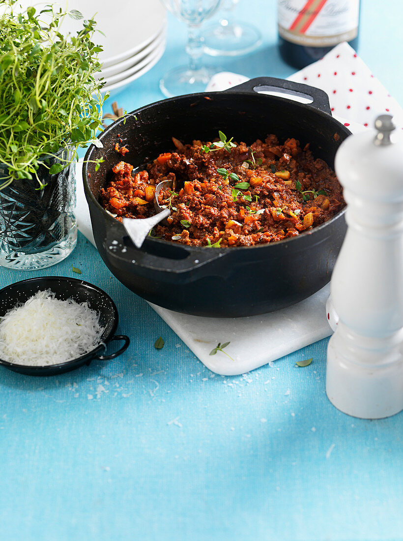 Minced meat sauce with thyme and Parmesan