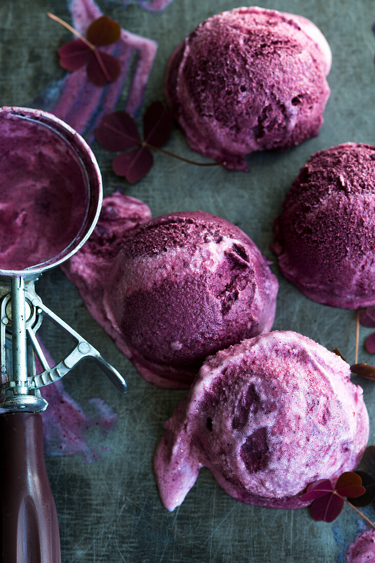 Homemade cherry yoghurt ice cream: ice cream scoops with an ice cream scoop (top view)