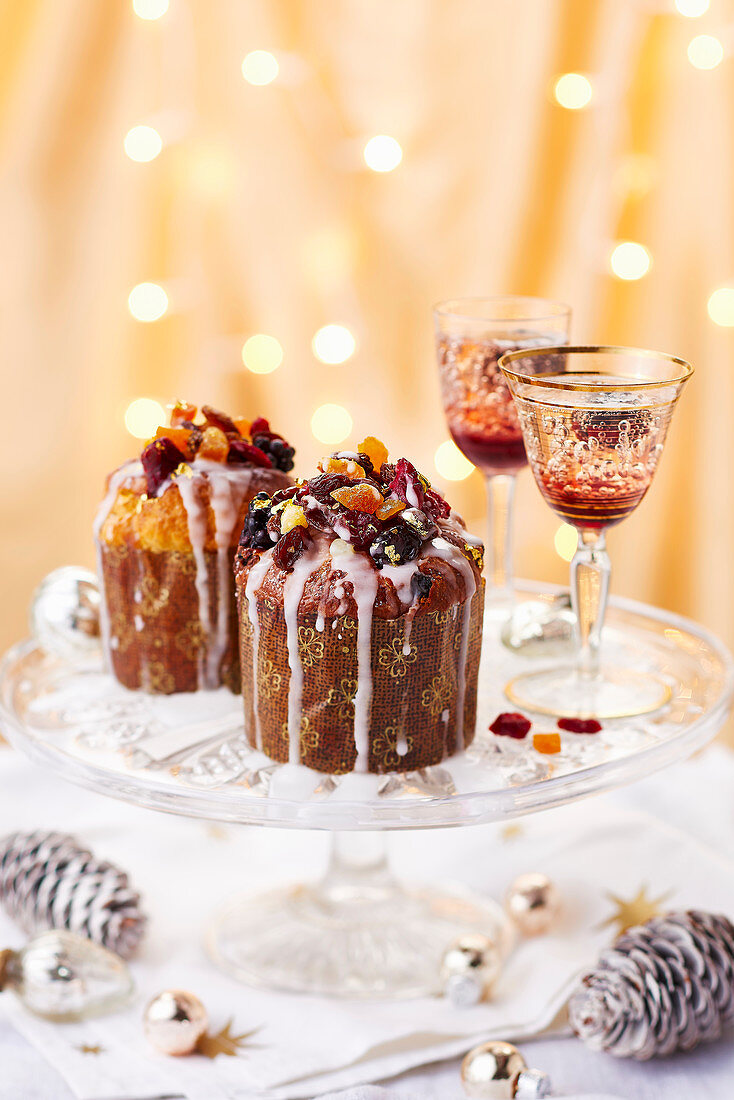 Mini-Früchtekuchen mit Zuckerguss zu Weihnachten