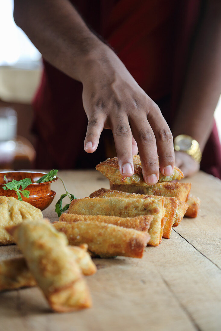 Frittierte Teigtaschen (Indien)