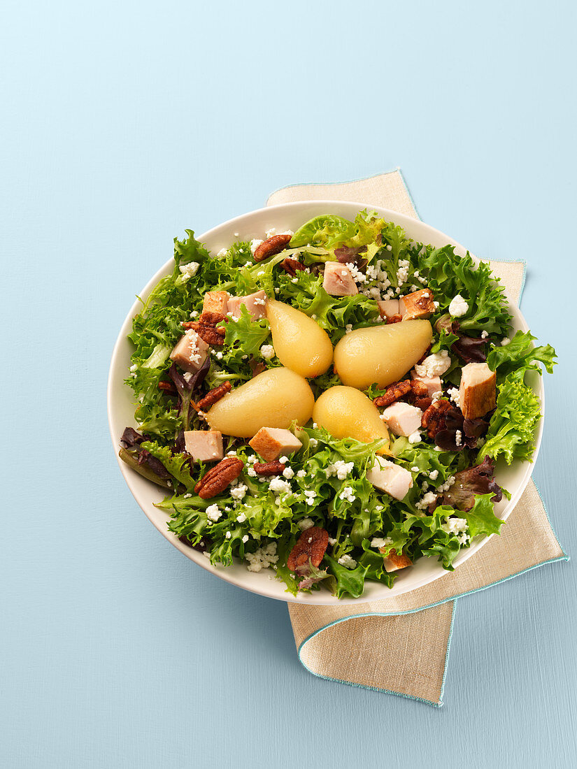 Salat mit Pute, Birnen und Pekannüssen