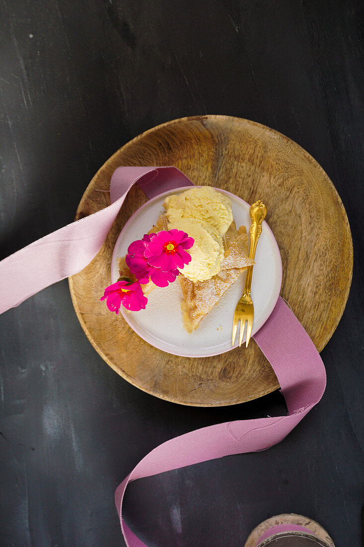 Puff pastry strudel with a peach and vanilla filling