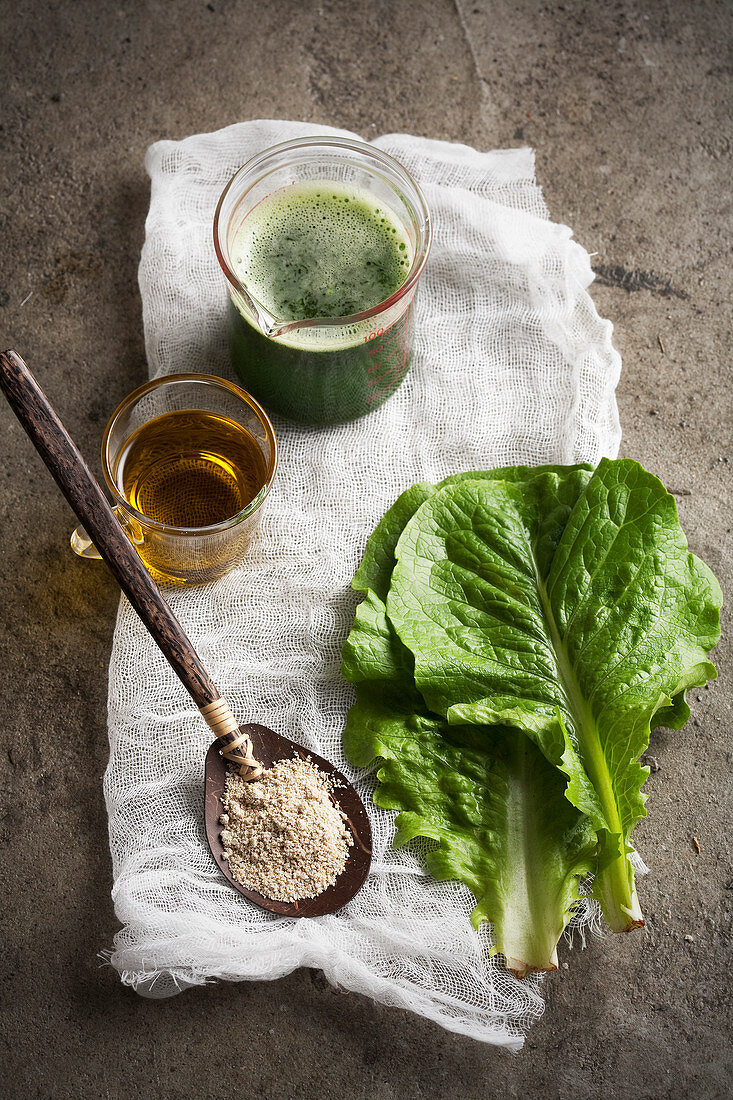 Lettuce and olive oil for making a beauty mask