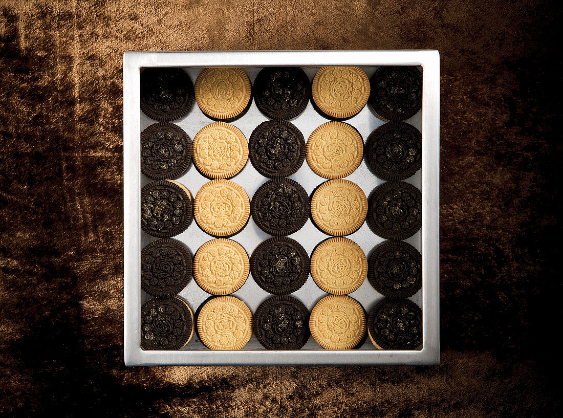Download Cookies In A Metal Box License Images 12480467 Stockfood